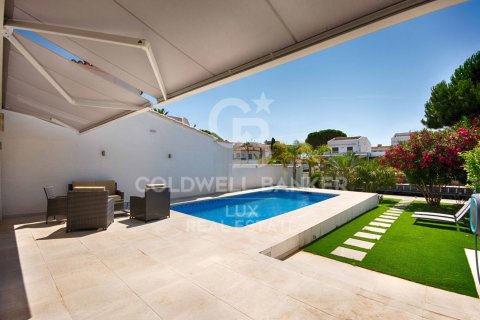Сasa de 3 dormitorios en venta en Empuriabrava, Gerona, Cataluña, Spain № 6002 - foto 5