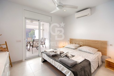 Сasa de 3 dormitorios en venta en Empuriabrava, Gerona, Cataluña, Spain № 6002 - foto 25