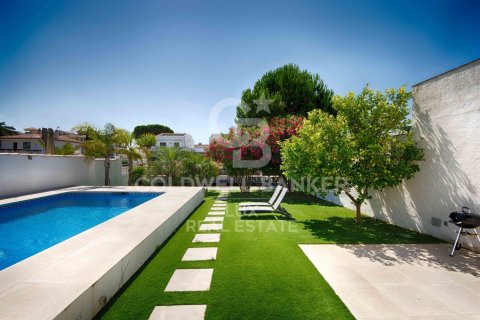 Сasa de 3 dormitorios en venta en Empuriabrava, Gerona, Cataluña, Spain № 6002 - foto 7