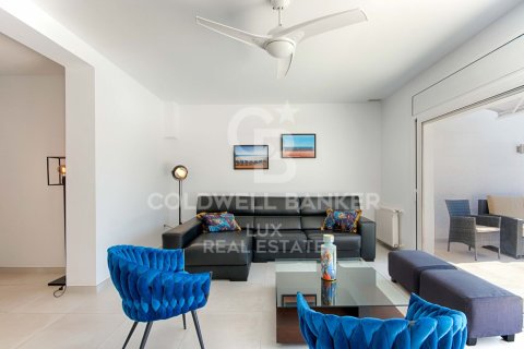 Сasa de 3 dormitorios en venta en Empuriabrava, Gerona, Cataluña, Spain № 6002 - foto 15