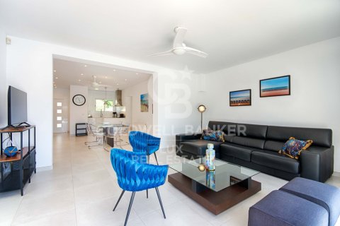 Сasa de 3 dormitorios en venta en Empuriabrava, Gerona, Cataluña, Spain № 6002 - foto 17