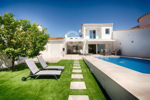 Сasa de 3 dormitorios en venta en Empuriabrava, Gerona, Cataluña, Spain № 6002 - foto 2