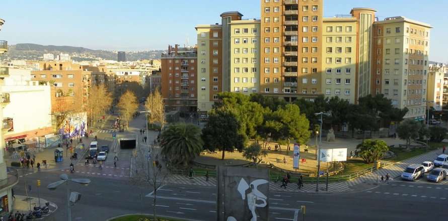 163 sq.m. commercial property for sale in Barcelona, Catalonia, Spain № 1583