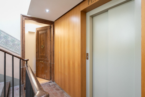 Apartamento de 3 dormitorios en venta en Barcelona, Cataluña, Spain № 1582 - foto 14