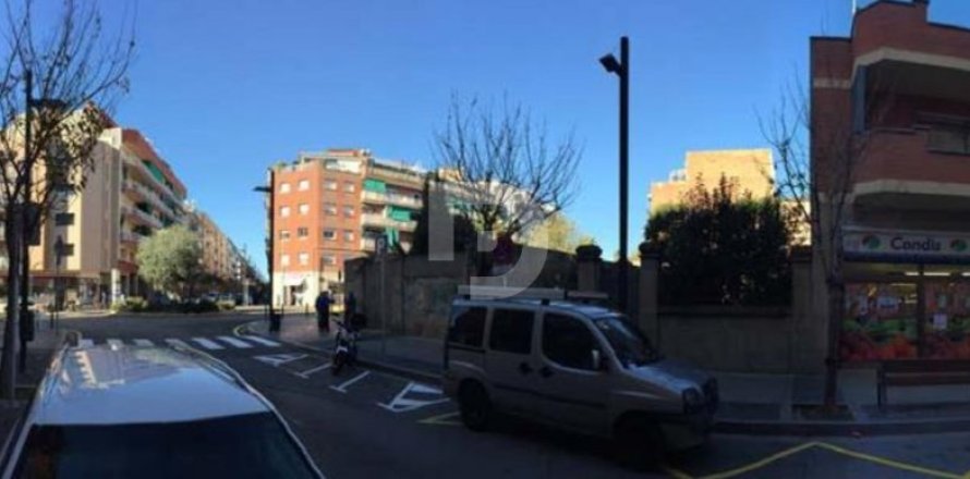 Parcela de 792 m² en venta en Barcelona, Cataluña, Spain № 4549