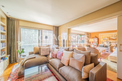 5 bedrooms apartment for sale in Barcelona, Catalonia, Spain № 2840 - photo 2