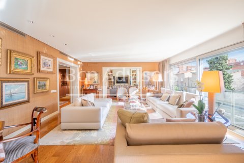 5 bedrooms apartment for sale in Barcelona, Catalonia, Spain № 2840 - photo 11