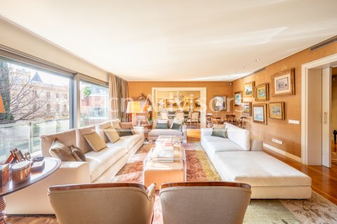 Apartamento de 5 dormitorios en venta en Barcelona, Cataluña, Spain № 2840