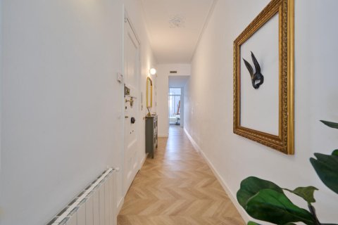 Apartamento de 2 dormitorios en venta en Ciudad Vieja, Barcelona, Cataluña, Spain № 2839 - foto 26