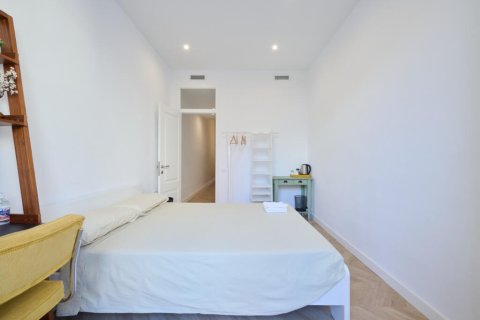 Apartamento de 2 dormitorios en venta en Ciudad Vieja, Barcelona, Cataluña, Spain № 2839 - foto 25