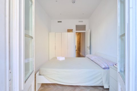 Apartamento de 2 dormitorios en venta en Ciudad Vieja, Barcelona, Cataluña, Spain № 2839 - foto 24