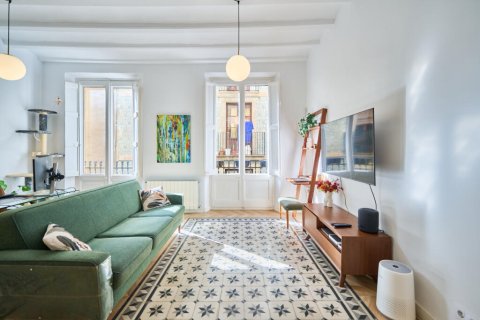 Apartamento de 2 dormitorios en venta en Ciudad Vieja, Barcelona, Cataluña, Spain № 2839 - foto 3