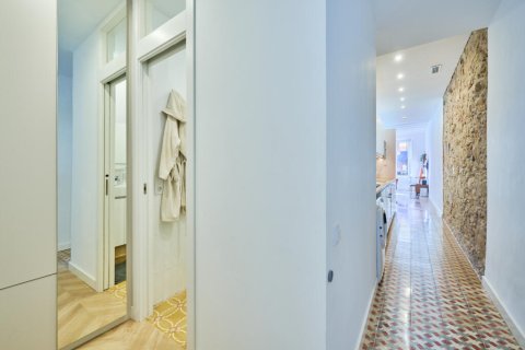 Apartamento de 2 dormitorios en venta en Ciudad Vieja, Barcelona, Cataluña, Spain № 2839 - foto 13
