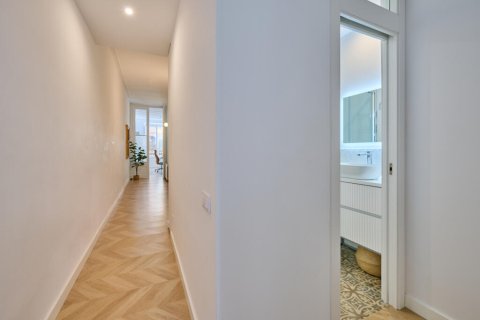 Apartamento de 2 dormitorios en venta en Ciudad Vieja, Barcelona, Cataluña, Spain № 2839 - foto 28