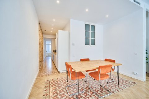 Apartamento de 2 dormitorios en venta en Ciudad Vieja, Barcelona, Cataluña, Spain № 2839 - foto 10