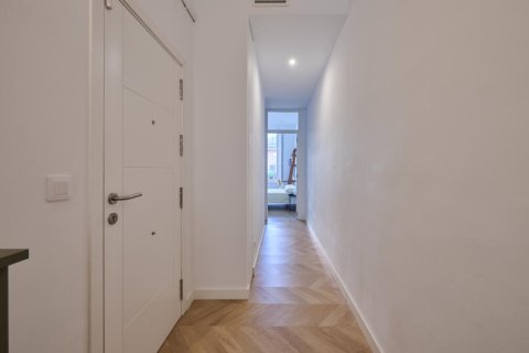 Apartamento de 2 dormitorios en venta en Ciudad Vieja, Barcelona, Cataluña, Spain № 2839 - foto 14