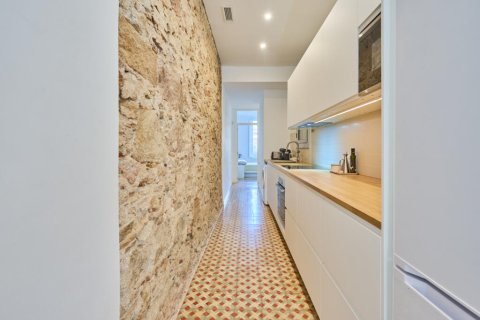 Apartamento de 2 dormitorios en venta en Ciudad Vieja, Barcelona, Cataluña, Spain № 2839 - foto 11