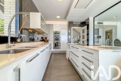 Сasa de 4 dormitorios en venta en Sitges, Barcelona, Cataluña, Spain № 4665 - foto 13