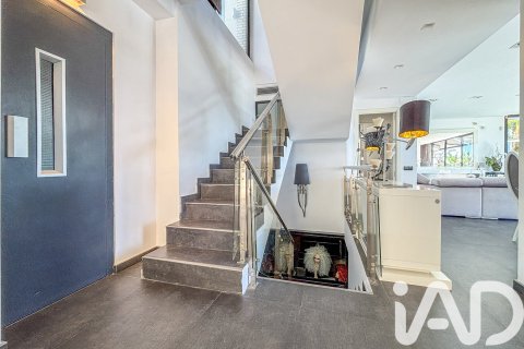 Сasa de 4 dormitorios en venta en Sitges, Barcelona, Cataluña, Spain № 4665 - foto 11