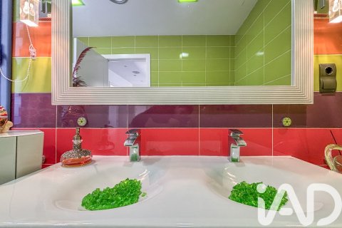 Сasa de 4 dormitorios en venta en Sitges, Barcelona, Cataluña, Spain № 4665 - foto 26