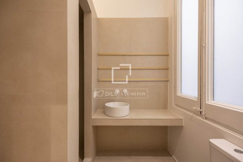 Apartamento de 2 dormitorios en venta en Barcelona, Cataluña, Spain № 6385 - foto 14