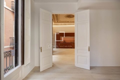 Apartamento de 2 dormitorios en venta en Barcelona, Cataluña, Spain № 6385 - foto 11