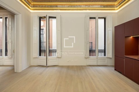 Apartamento de 2 dormitorios en venta en Barcelona, Cataluña, Spain № 6385 - foto 5