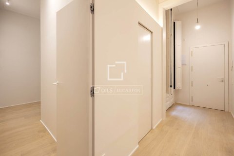 Apartamento de 2 dormitorios en venta en Barcelona, Cataluña, Spain № 6385 - foto 21
