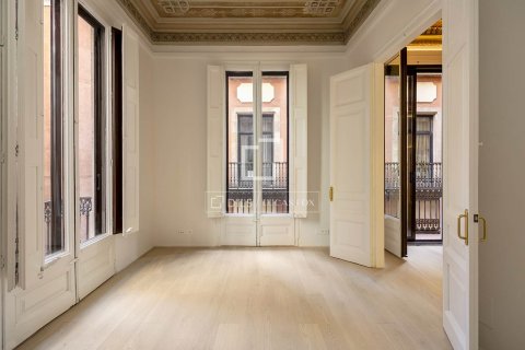 Apartamento de 2 dormitorios en venta en Barcelona, Cataluña, Spain № 6385 - foto 9