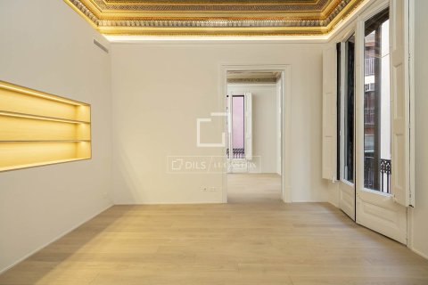 Apartamento de 2 dormitorios en venta en Barcelona, Cataluña, Spain № 6385 - foto 7