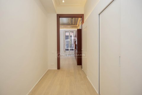 Apartamento de 2 dormitorios en venta en Barcelona, Cataluña, Spain № 6385 - foto 12
