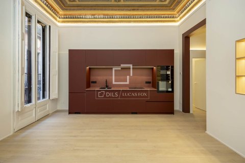Apartamento de 2 dormitorios en venta en Barcelona, Cataluña, Spain № 6385 - foto 2