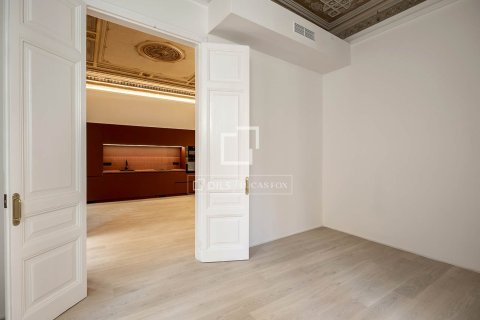 Apartamento de 2 dormitorios en venta en Barcelona, Cataluña, Spain № 6385 - foto 10