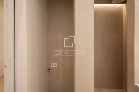 Apartamento de 2 dormitorios en venta en Barcelona, Cataluña, Spain № 6385 - foto 17