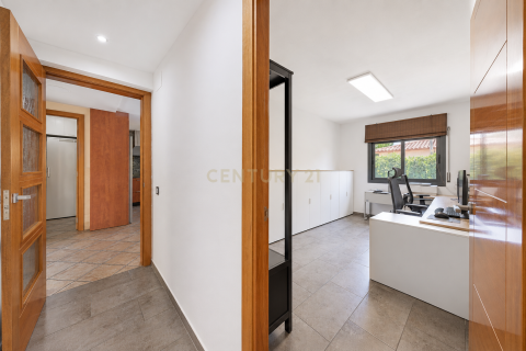 Сasa de 7 dormitorios en venta en Llica D'amunt, Barcelona, Cataluña, Spain № 8431 - foto 12