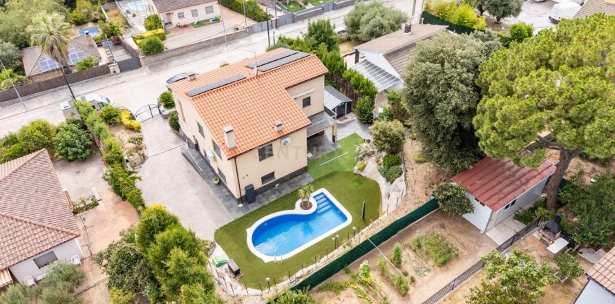 Сasa de 7 dormitorios en venta en Llica D'amunt, Barcelona, Cataluña, Spain № 8431