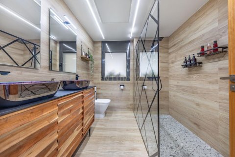 Сasa de 7 dormitorios en venta en Llica D'amunt, Barcelona, Cataluña, Spain № 8431 - foto 14