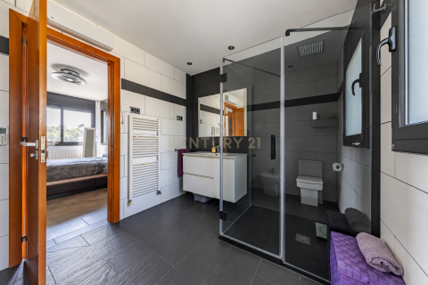 Сasa de 7 dormitorios en venta en Llica D'amunt, Barcelona, Cataluña, Spain № 8431 - foto 29
