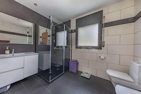 Сasa de 7 dormitorios en venta en Llica D'amunt, Barcelona, Cataluña, Spain № 8431 - foto 30
