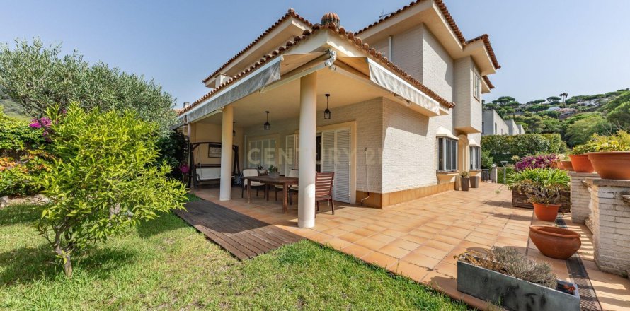 Сasa de 4 dormitorios en venta en Cabrils, Barcelona, Cataluña, Spain № 8429