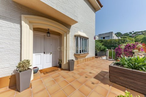 Сasa de 4 dormitorios en venta en Cabrils, Barcelona, Cataluña, Spain № 8429 - foto 7