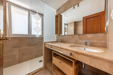 Сasa de 4 dormitorios en venta en Cabrils, Barcelona, Cataluña, Spain № 8429 - foto 30