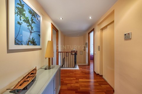 Сasa de 4 dormitorios en venta en Cabrils, Barcelona, Cataluña, Spain № 8429 - foto 22