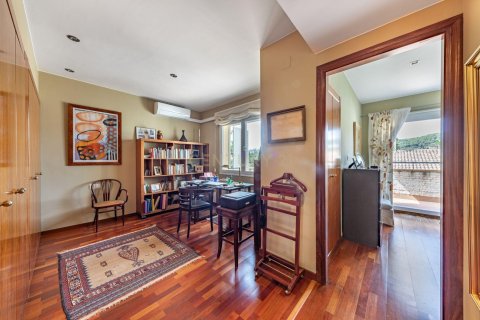 Сasa de 4 dormitorios en venta en Cabrils, Barcelona, Cataluña, Spain № 8429 - foto 20