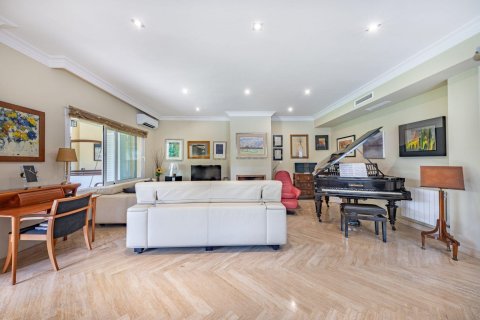Сasa de 4 dormitorios en venta en Cabrils, Barcelona, Cataluña, Spain № 8429 - foto 13