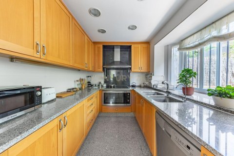 Сasa de 4 dormitorios en venta en Cabrils, Barcelona, Cataluña, Spain № 8429 - foto 8