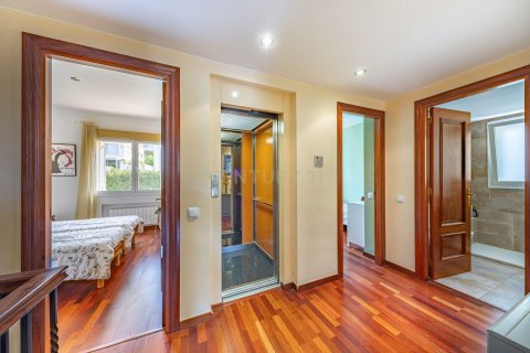 Сasa de 4 dormitorios en venta en Cabrils, Barcelona, Cataluña, Spain № 8429 - foto 21