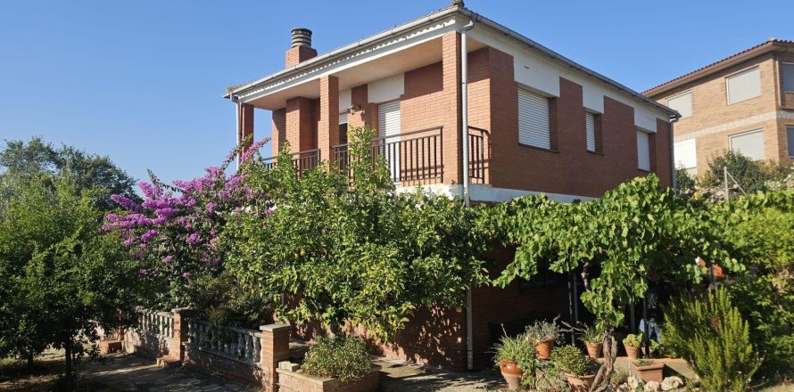 Сasa de 4 dormitorios en venta en Llica De Vall, Barcelona, Cataluña, Spain № 8427