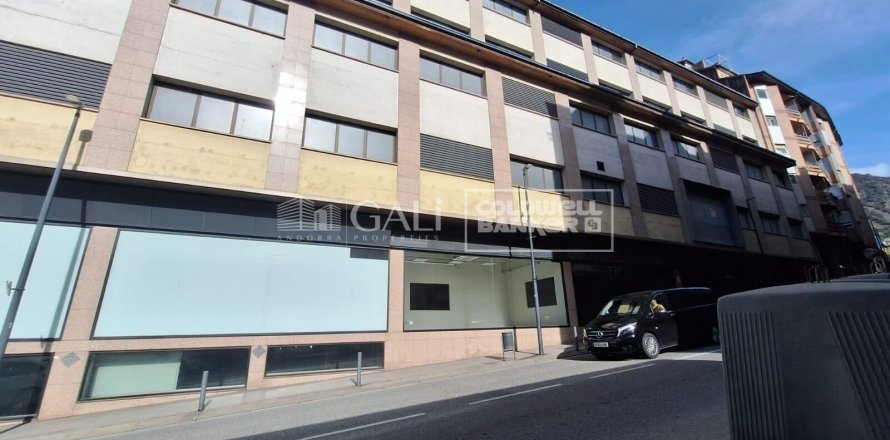 7623 sq.m. commercial property for rent in Principado De Andorra (Ninguna Poblacion Tiene C.P.), Lleida, Catalonia, Spain № 6146