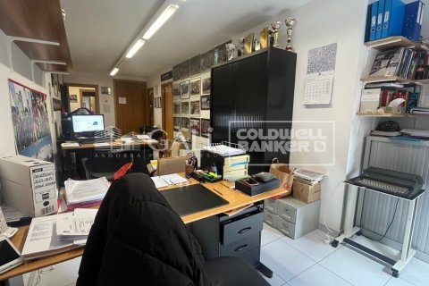 232 sq.m. office for rent in Principado De Andorra (Ninguna Poblacion Tiene C.P.), Lleida, Catalonia, Spain № 6141 - photo 9